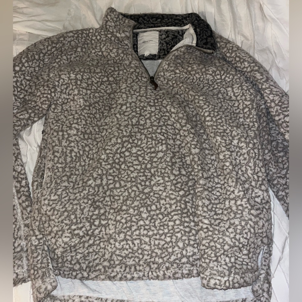 Thread and supply pullover